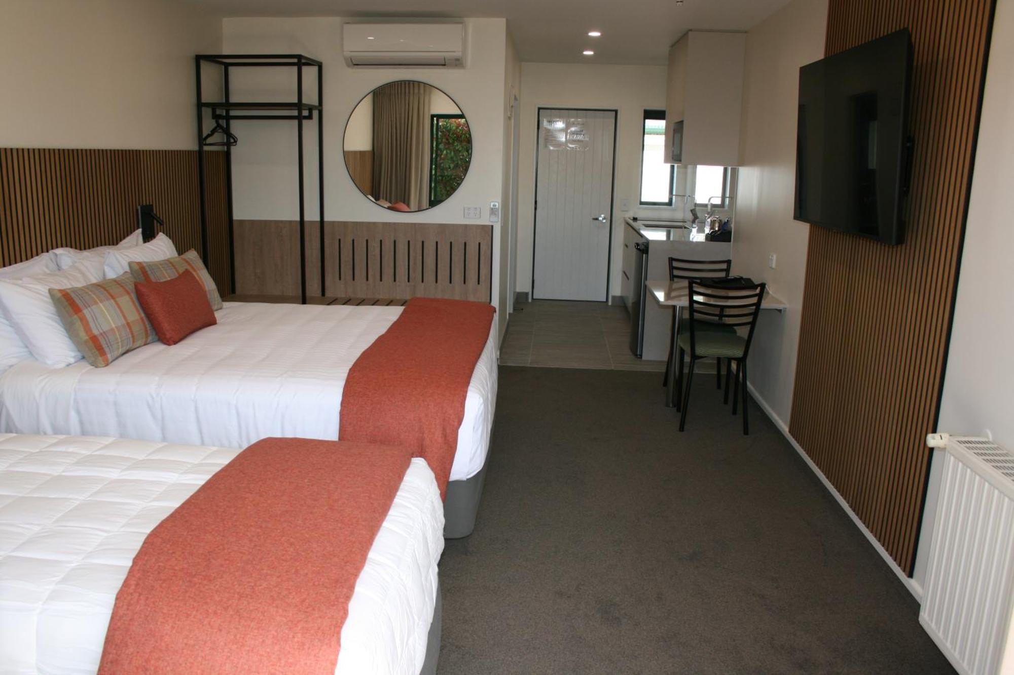 Motel The Lakes 4*
