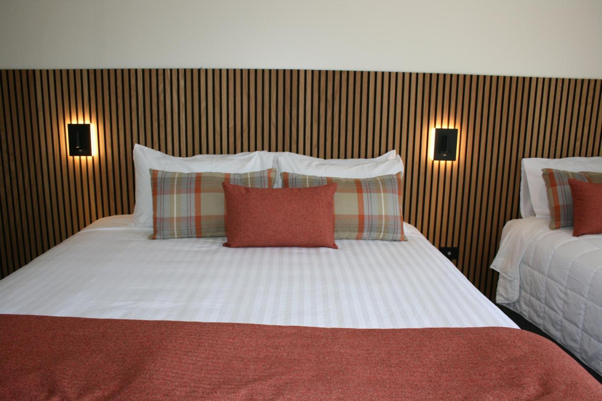 The Lakes 4*