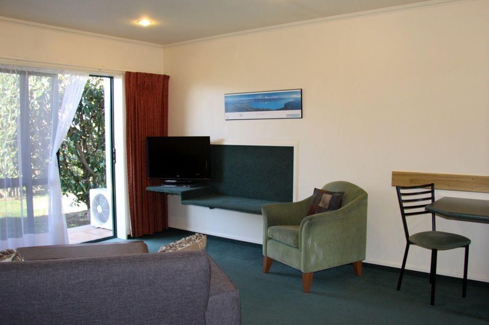 The Lakes Motel