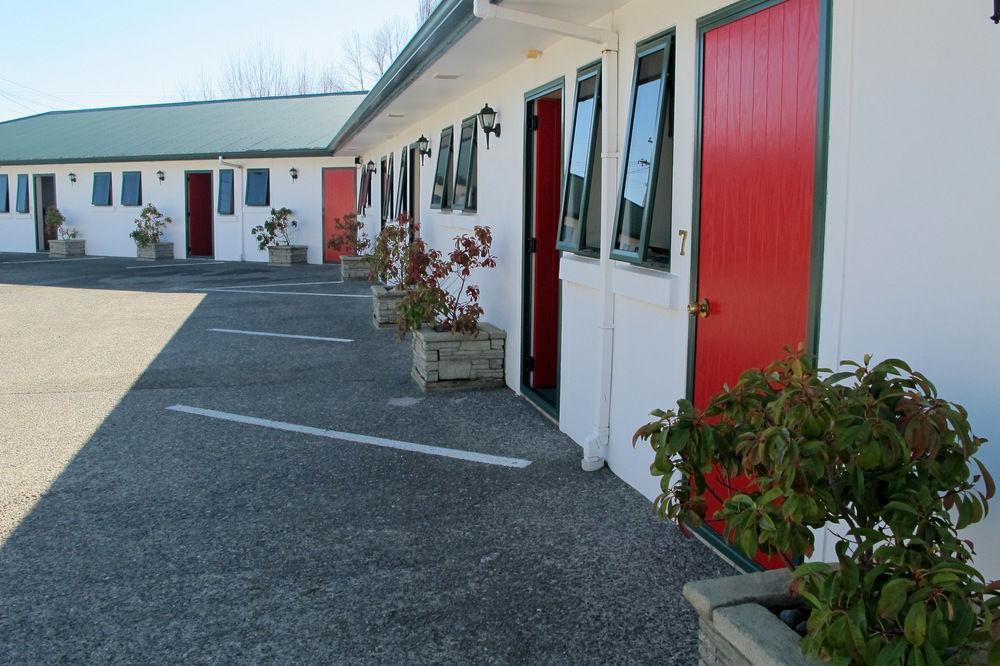 The Lakes Motel