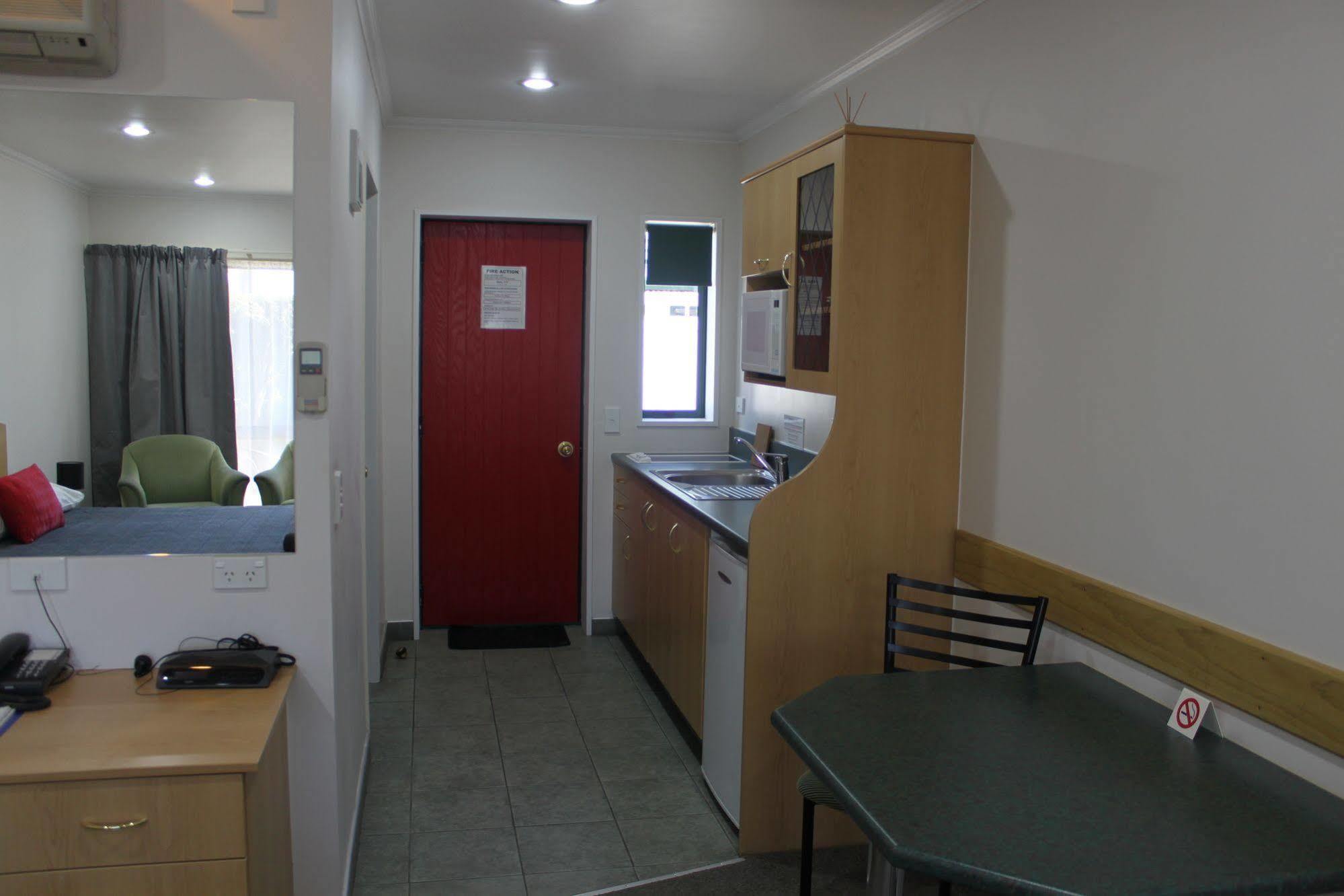 Motel The Lakes 4*